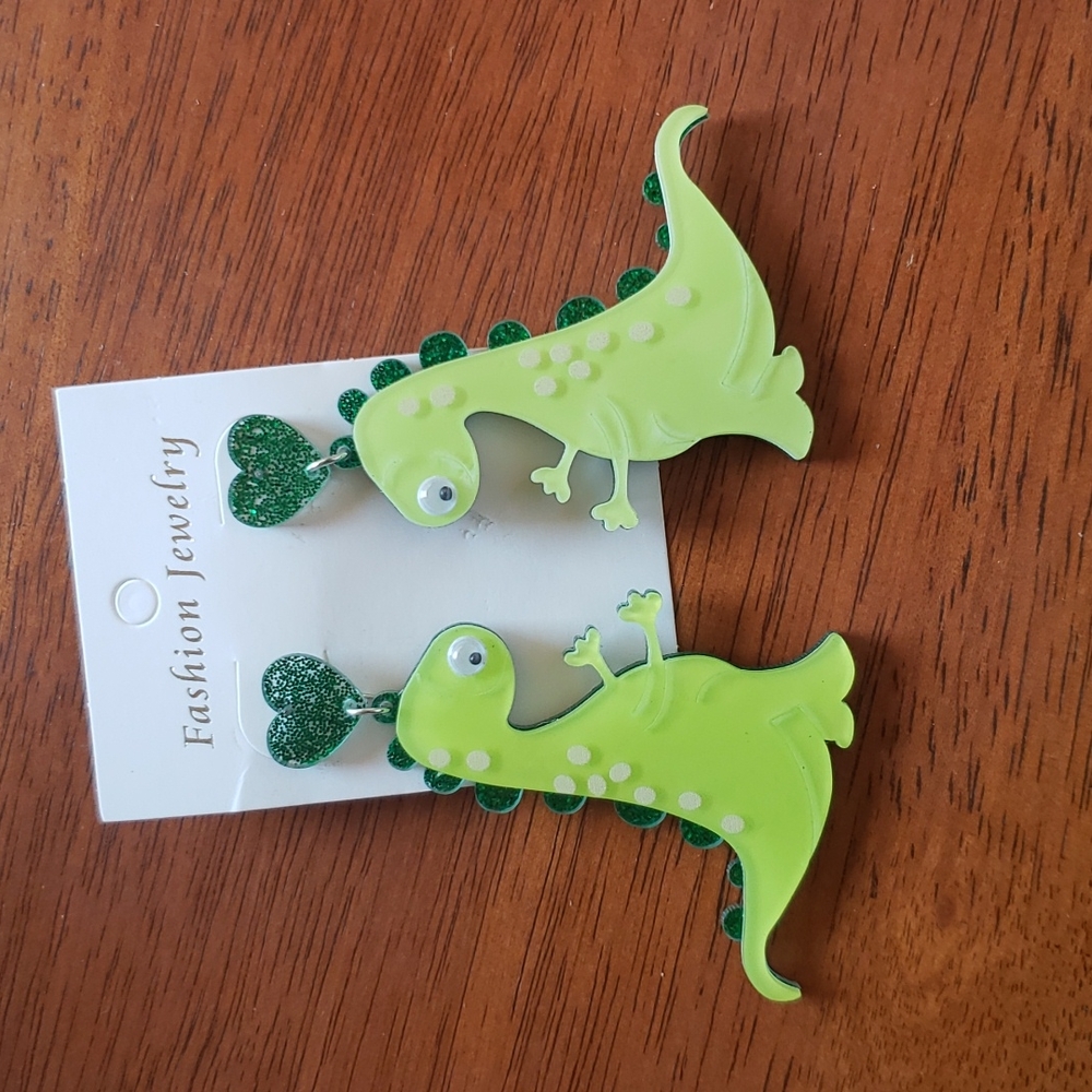 NEW! Dinosaur Earrings 🦕